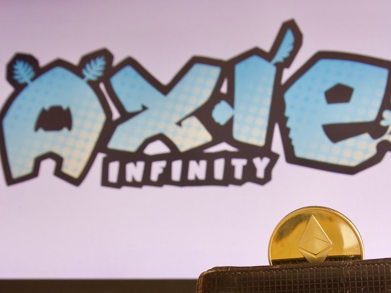 Axie Infinity: Ronin Bridge nach größtem DeFi-Hack wieder erholt